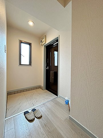 新橘ビルの玄関