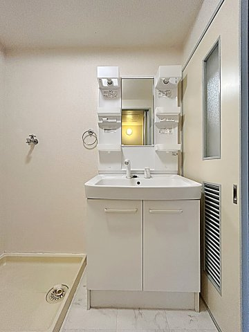 新橘ビルの独立洗面台