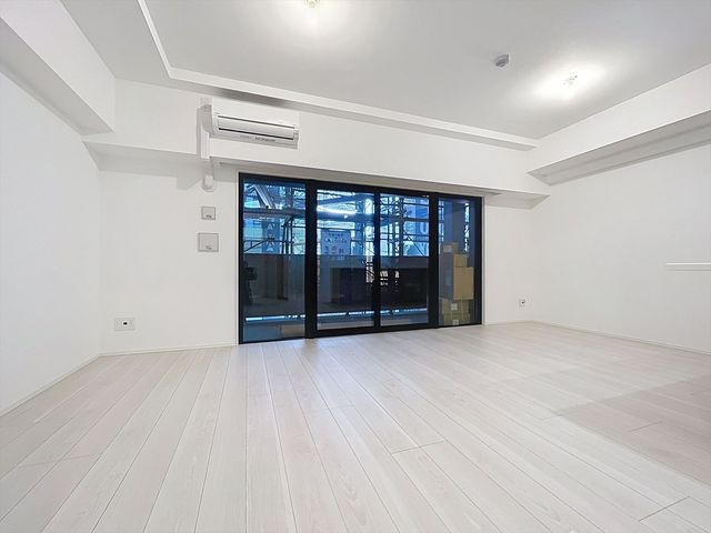 ウェルス雑餉隈駅前の居間・リビング|【駅近く】綺麗な室内、広々ＬＤＫ１５帖以上、
広々バルコニーでやわらかな採光が快適な暮らしを彩ります♪