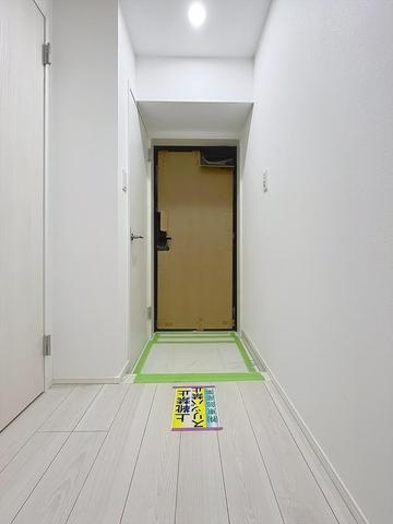 ウェルス雑餉隈駅前の玄関|【新築】シューズクローク♪ゆったり空間の玄関♪収納が豊富です。