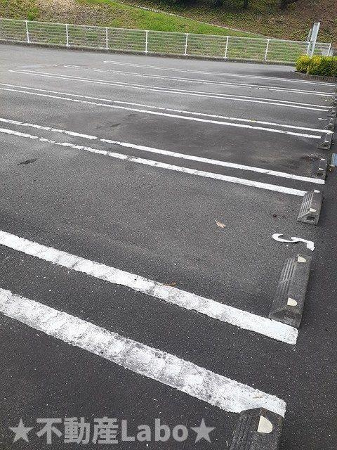 ザ　サニーヴィラ　箸蔵の駐車場