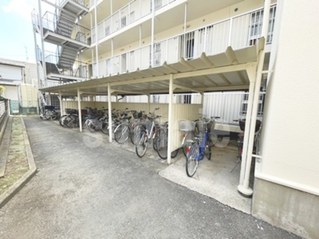 CRASTINE土呂のその他共用部分|屋根付き駐輪場です。