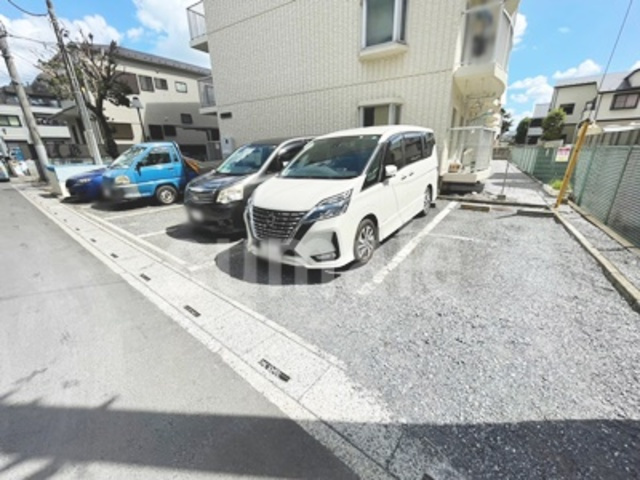 CRASTINE土呂の駐車場|物件目の前が駐車場です。