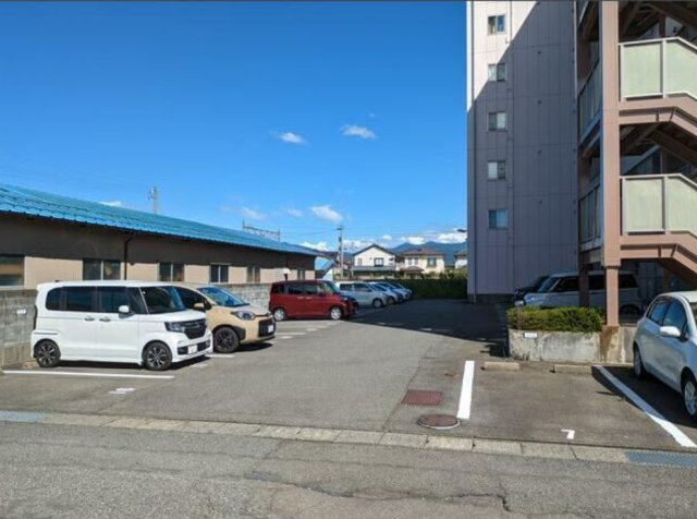 エポカ春江の駐車場