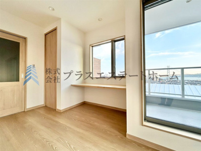 【その他】 | 垂水区西舞子9丁目　新築戸建 | 造り付けのカウンタ―デスクで海を見ながら勉強やお茶で休憩など素敵な時間が過ごせそうです♪