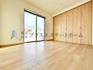【洋室】 | 垂水区西舞子9丁目　新築戸建 | 木目調のフローリング材を使用しており、ナチュラルな見た目のため暖かく落ち着いた雰囲気のお部屋です♪