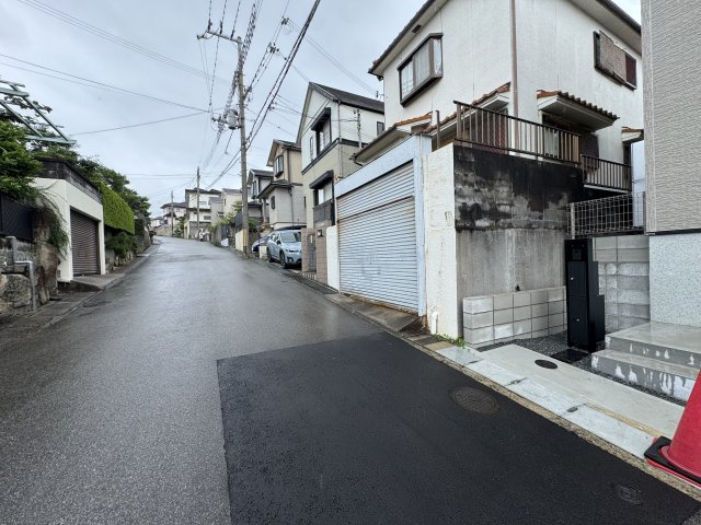明石市松が丘３丁目新築戸建２号棟の前面道路含む現地写真
