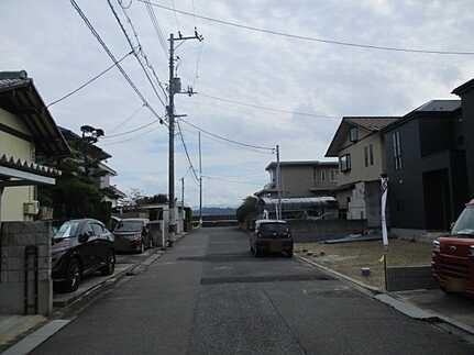 廿日市市阿品3丁目　新築一戸建ての前面道路含む現地写真