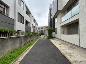 【前面道路含む現地写真】