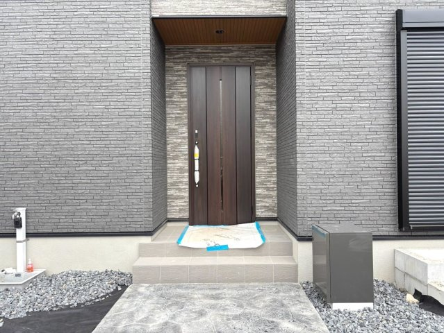 タマタウン　大垣市南若森（西小）　全３区画分譲の玄関|玄関ドアの鍵はディンプルキーと内側はサムターンキーになっており防犯性の高い仕様になっています。