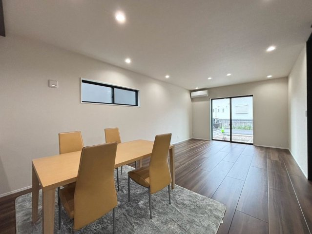 タマタウン　大垣市南若森（西小）　全３区画分譲の居間・リビング|リビング別角度