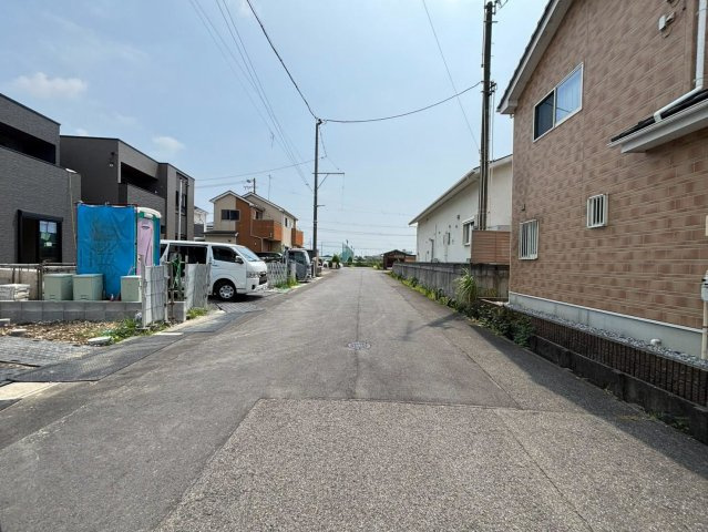 タマタウン　大垣市南若森（西小）　全３区画分譲の前面道路含む現地写真|「現地（2026年8月3日）撮影」　
■前面道路　
■ヤマダ不動産　株式会社リライフ
