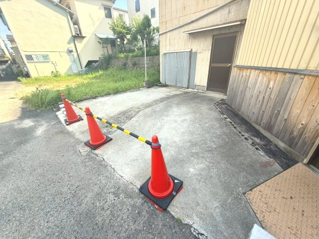 東香里新町テラスハウス　賃貸の駐車場|駐車場があるので、車を買う予定の方も安心です