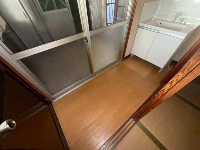東香里新町テラスハウス　賃貸の洗面所|スペースが確保できる洗面所です