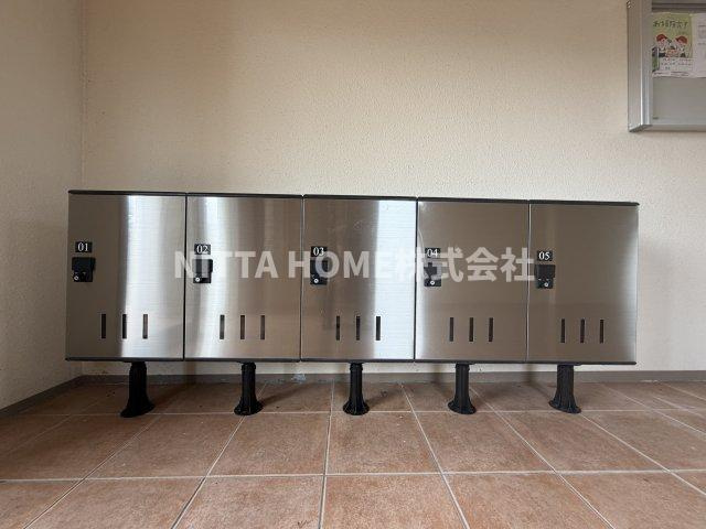 フラッツ　ラ　ローサのその他共用部分|不在時の荷物の受け取りに便利な宅配ＢＯＸ◇