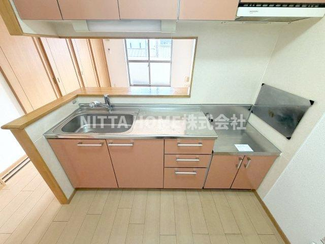フラッツ　ラ　ローサのキッチン|収納豊富なカウンターキッチン♪