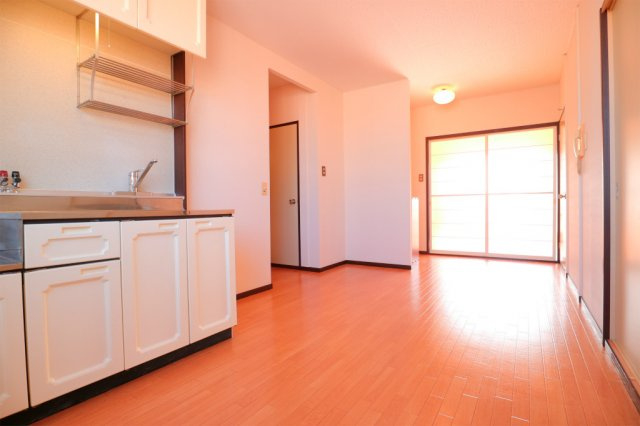 サンライフ西尾の居間・リビング