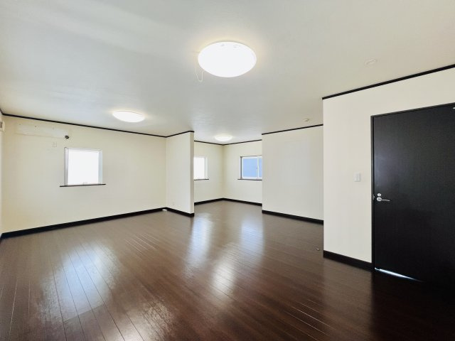 前橋市上佐鳥町の洋室|２部屋にも分けられる洋室◎