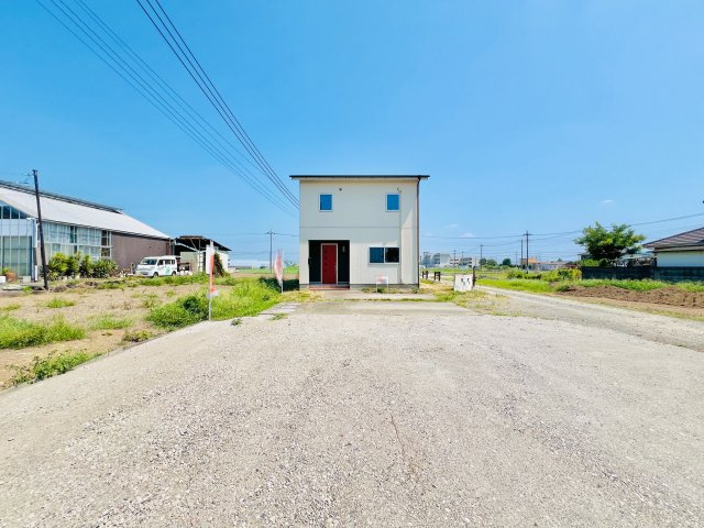 前橋市上佐鳥町の外観|敷地広々140坪♪
駐車スペース5台以上可◎