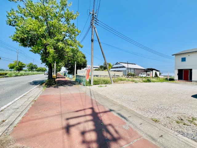 前橋市上佐鳥町の前面道路含む現地写真|県道沿いで多方面へのアクセス良好◎

