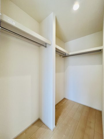 前橋小坂子町の収納|季節物の入れ替えもスムーズにできるウォークインクローゼット♪