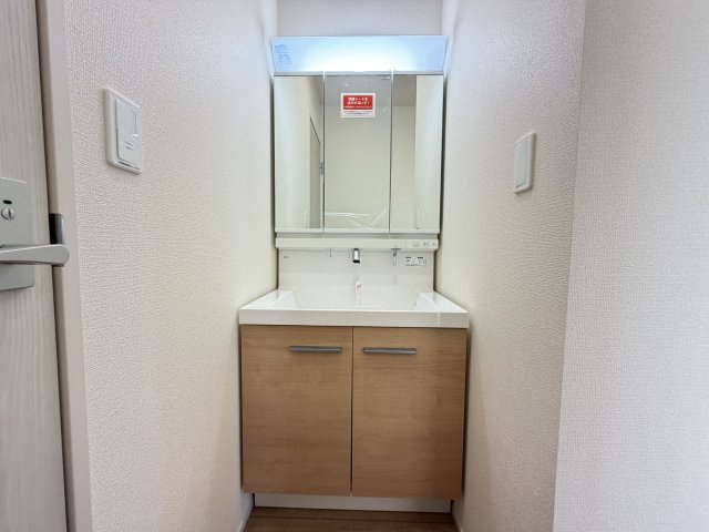 読谷村瀬名波（全2棟）1号棟の独立洗面台|※同仕様写真です