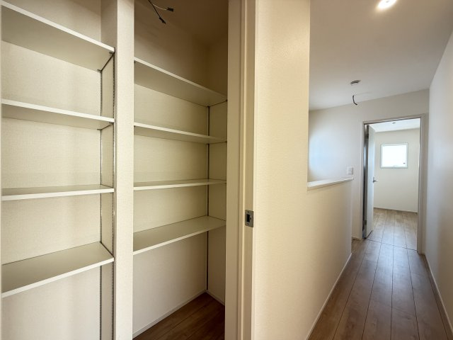 読谷村瀬名波（全2棟）1号棟の収納|1号棟　2階ホールリネン室付き♪