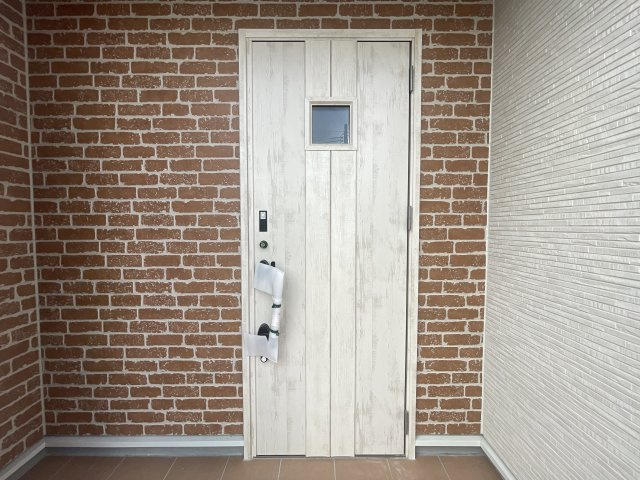 読谷村瀬名波（全2棟）1号棟の玄関|※同仕様写真です
