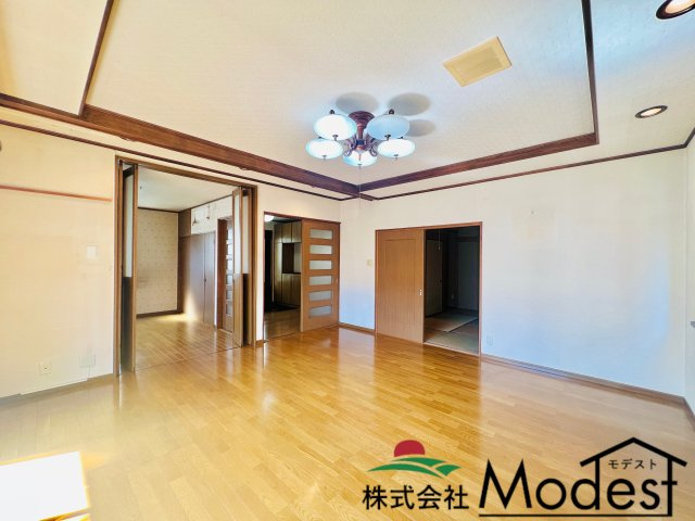 高崎市倉賀野町の洋室|12.5帖洋室は日当たりも良好♪