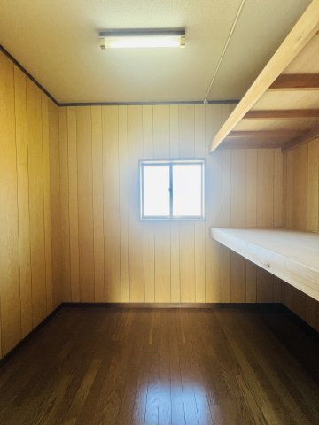 高崎市倉賀野町の収納|ご家族の荷物もすっきり片付く納戸◎