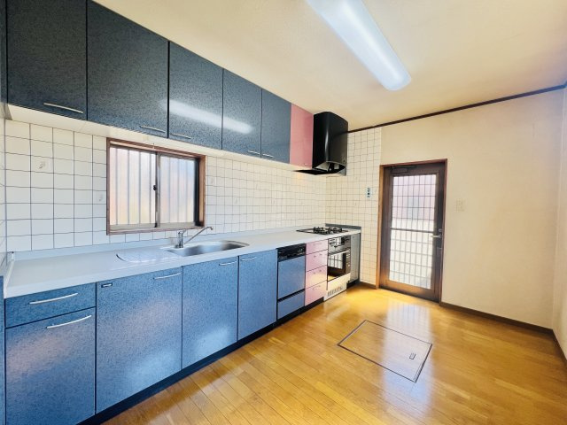 高崎市倉賀野町のキッチン|作業スペースも広くお料理も快適にできるキッチン♪
テラスへも行き来できます◎