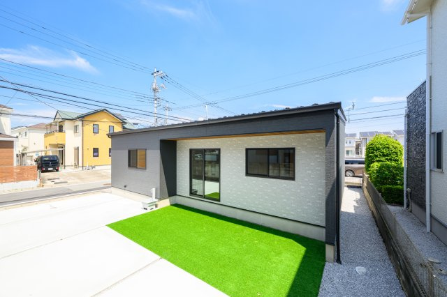 高崎市上中居の外観|閑静な住宅街に佇むモダンな平屋住宅