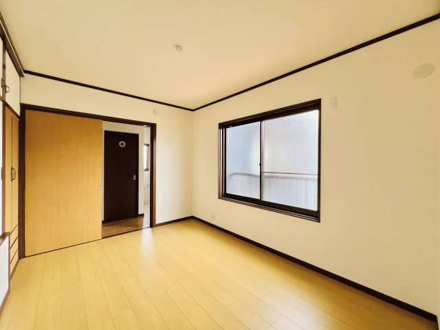 高崎市新町の洋室|２階真ん中に位置する6帖洋室