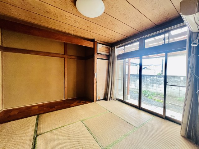 桐生市相生町5丁目の和室|テラスへも行き来できる6帖和室