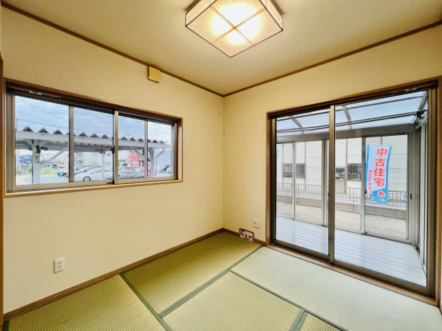 伊勢崎市長沼町の和室|リビングに隣接する4.5帖和室は、サンルームとも隣接◎