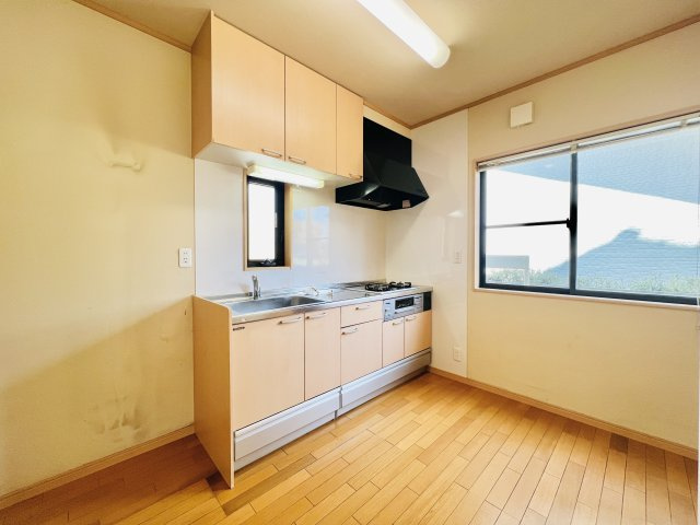 伊勢崎市宮前町のキッチン|作業スペースも広く、収納も充実のキッチン♪