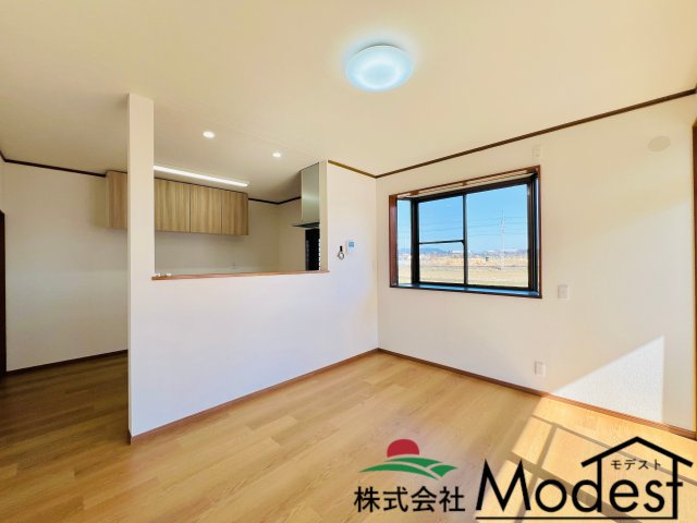 太田市鳥山上町の居間・リビング|12帖LDKで、家族団らんのひと時を♪