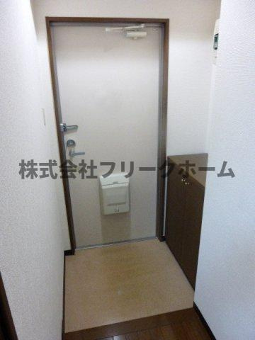 三鷹市牟礼５丁目の賃貸マンションの玄関