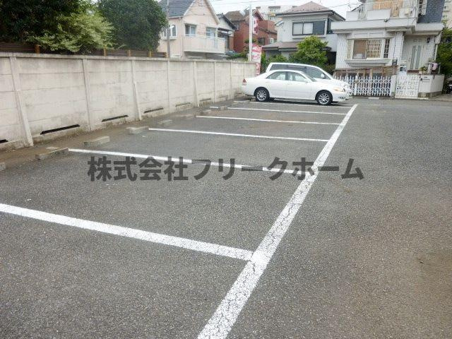 三鷹市牟礼５丁目の賃貸マンションの駐車場