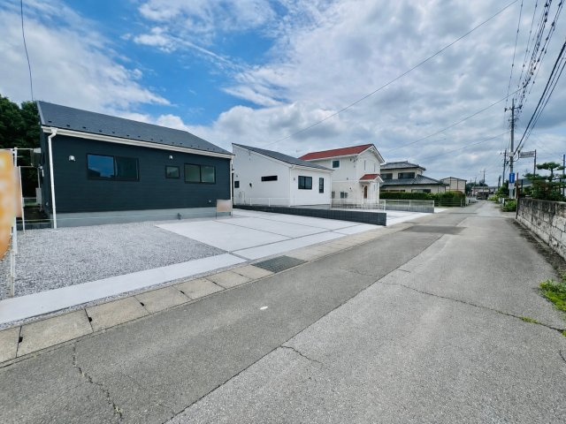 太田新田花香塚町の前面道路含む現地写真|車の通りも少なく駐車も楽々♪