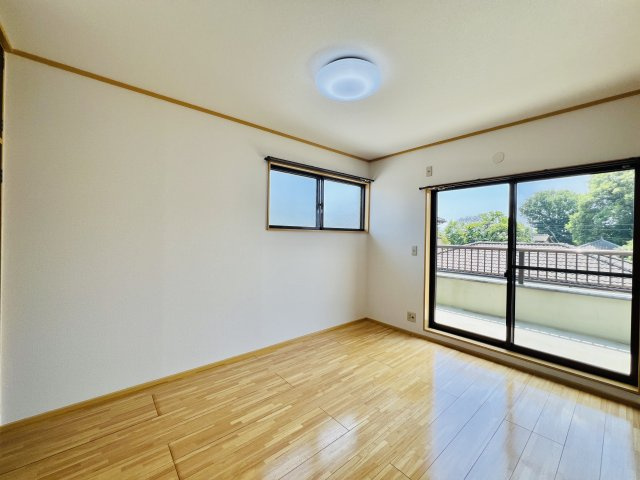 太田市新田村田町の洋室|2階の6帖洋室♪