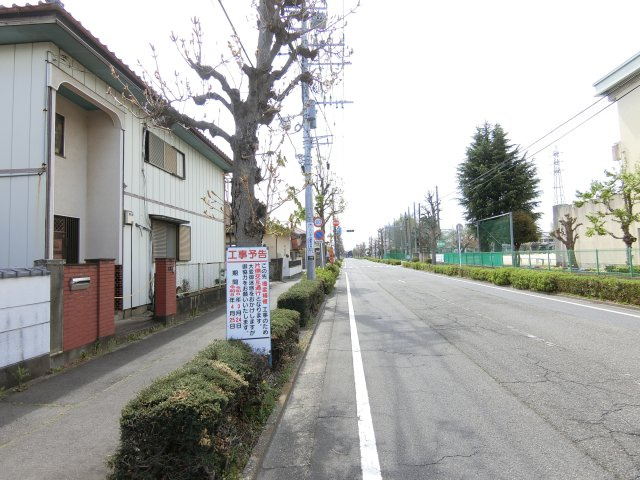 売地　前橋市大利根町の前面道路含む現地写真