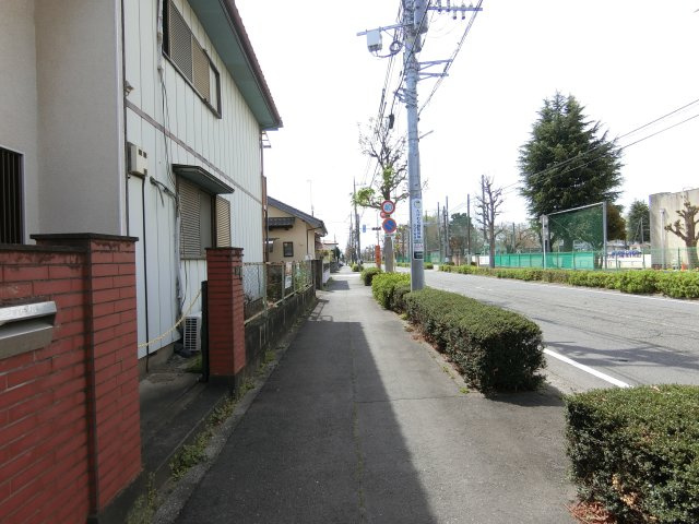 売地　前橋市大利根町の前面道路含む現地写真