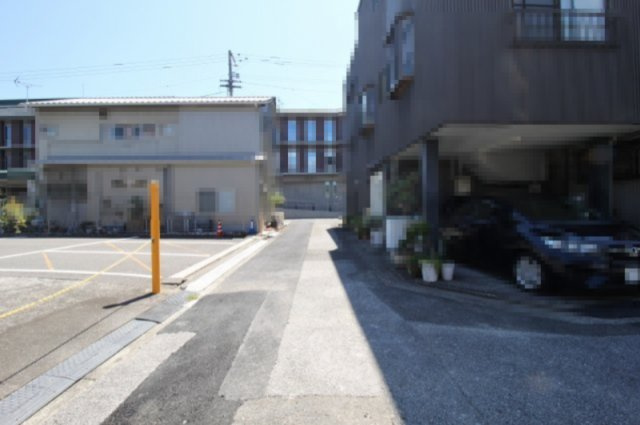 高知市城見町　新築戸建　の前面道路含む現地写真|南側　幅　4.0ｍ　公道　