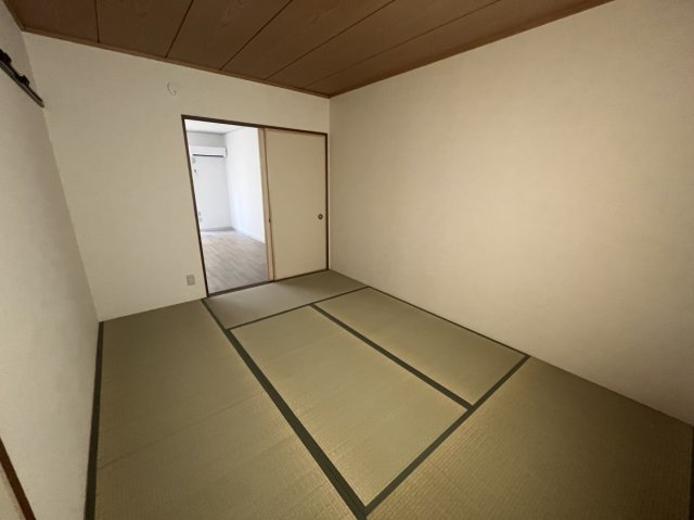 アパルトマン竜美台の和室