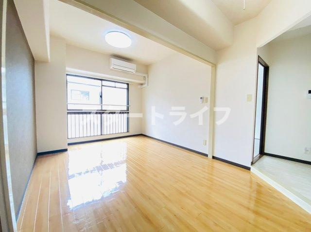 大阪市東淀川区西淡路３丁目の賃貸マンションの居間・リビング