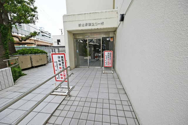 新北野第2コーポ西棟の外観|ご不明な税金・諸費用についても丁寧にサポートいたします。現地見学で、住まいのイメージやご希望をぜひお聞かせください。
