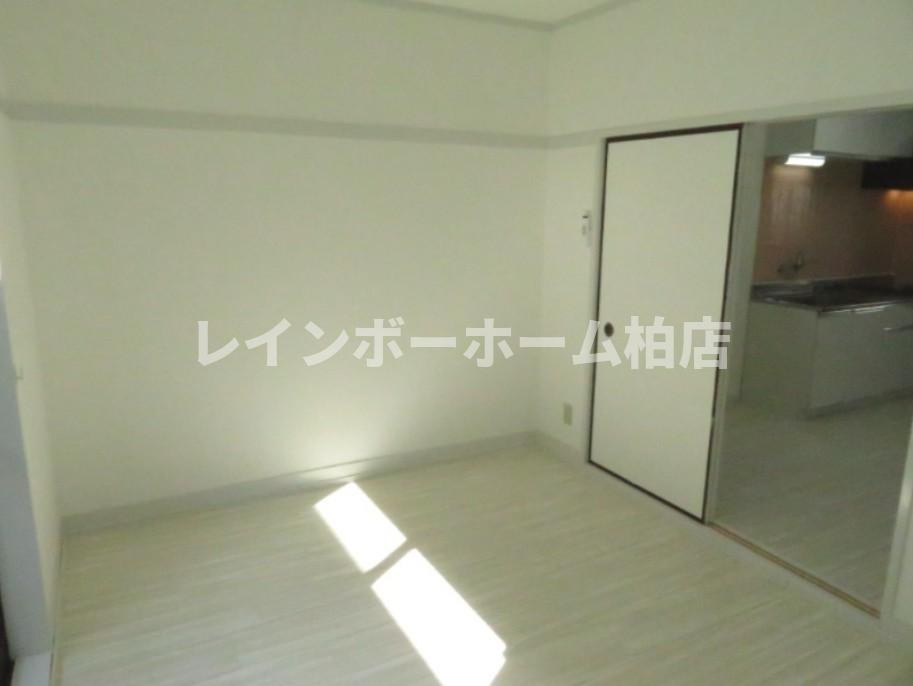 旭ルーミー北柏1号館の居間・リビング|居間です