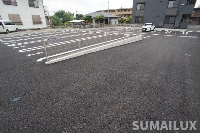 TORISIA古閑の駐車場