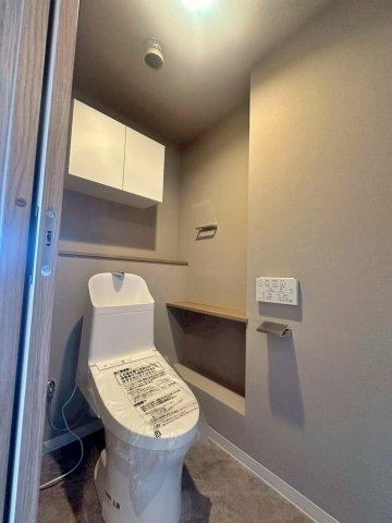 エステスクエア・アクロス大日のトイレ|丈部収納棚付きのトイレです！
（令和8年7月撮影）